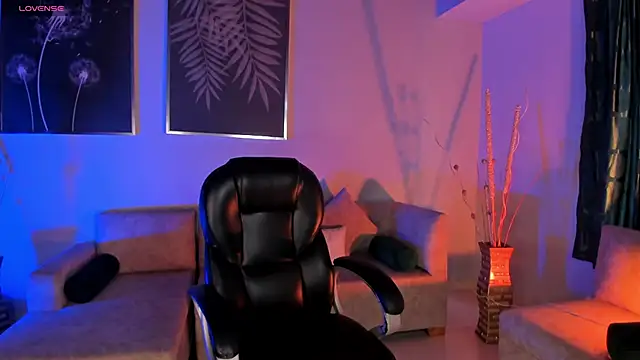 Snapshot of ViolettHansson chatting on December 17, 2025, 6:46 pm ViolettHansson online show from December 17, 2025, 6:46 pm