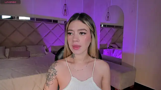 Snapshot of ViolettHansson chatting on January 12, 2026, 7:09 pm ViolettHansson online show from January 12, 2026, 7:09 pm