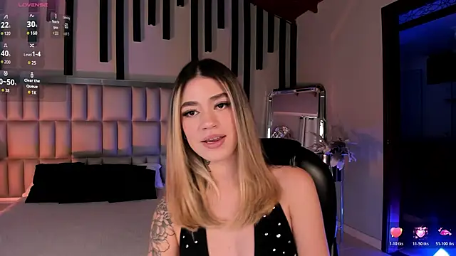 Snapshot of ViolettHansson chatting on February 20, 2026, 6:32 pm ViolettHansson online show from February 20, 2026, 6:32 pm