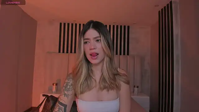 ViolettHansson online show from April 20, 2026, 9:45 am