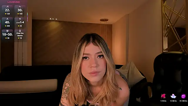 Snapshot of ViolettHansson chatting on January 10, 2026, 12:22 pm ViolettHansson online show from January 10, 2026, 12:22 pm