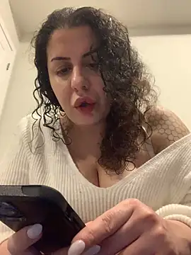 Snapshot of holyeroticss chatting on February 28, 2026, 2:11 am holyeroticss online show from February 28, 2026, 2:11 am