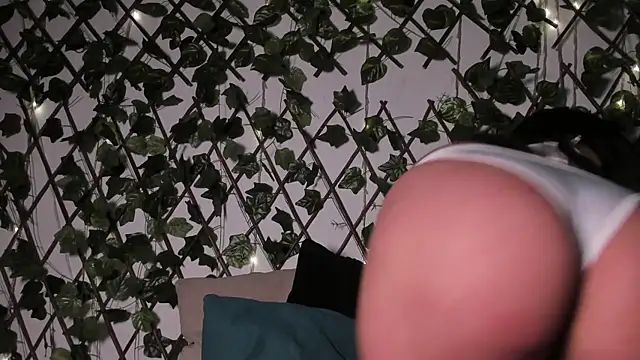 CoralineSanchez online show from December 5, 2025, 7:23 pm