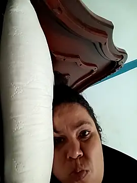 Snapshot of lunanataly chatting on November 12, 2025, 2:10 pm lunanataly online show from November 12, 2025, 2:10 pm