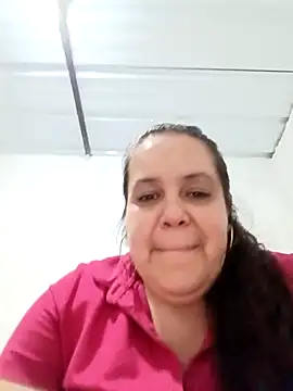 Snapshot of lunanataly chatting on December 14, 2025, 12:06 am lunanataly online show from December 14, 2025, 12:06 am