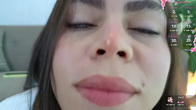 Snapshot of ScarlletFoxx chatting on December 17, 2025, 12:10 pm ScarlletFoxx online show from December 17, 2025, 12:10 pm