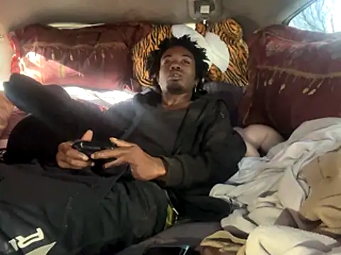 SlimeCrownzOut5 online show from December 14, 2025, 8:14 pm