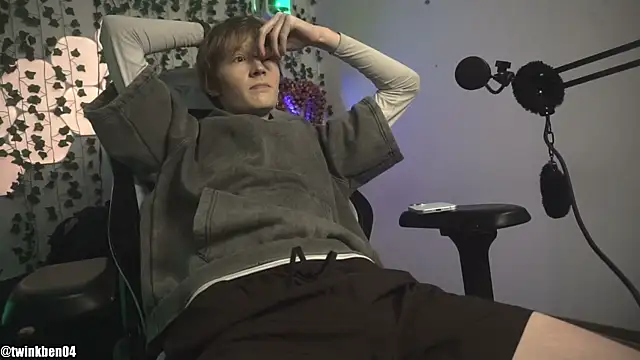 twinkben online show from October 21, 2025, 7:57 pm