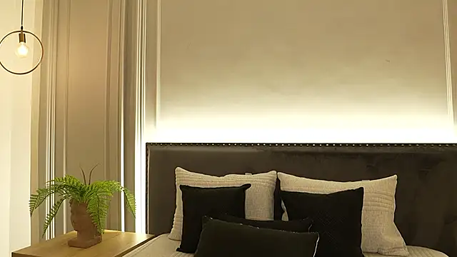 IrisBaker online show from February 5, 2026, 10:05 pm