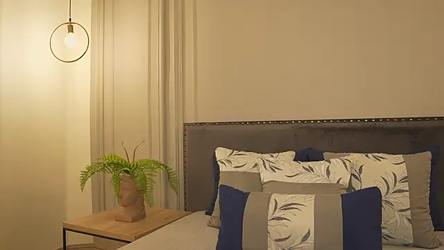 IrisBaker online show from February 13, 2026, 10:32 pm