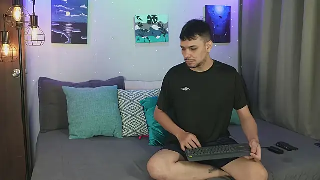 Snapshot of Cleoanubis- chatting on November 2, 2025, 5:45 am Cleoanubis- online show from November 2, 2025, 5:45 am