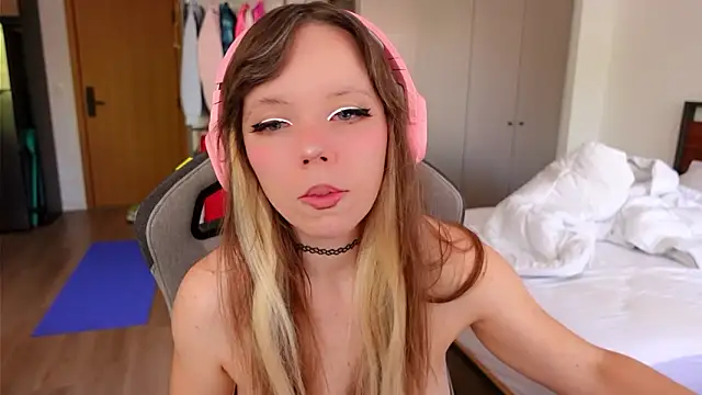 Ayra Lust online show from February 20, 2026, 7:05 pm