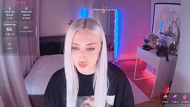 LoryWood online show from October 9, 2025, 2:39 pm