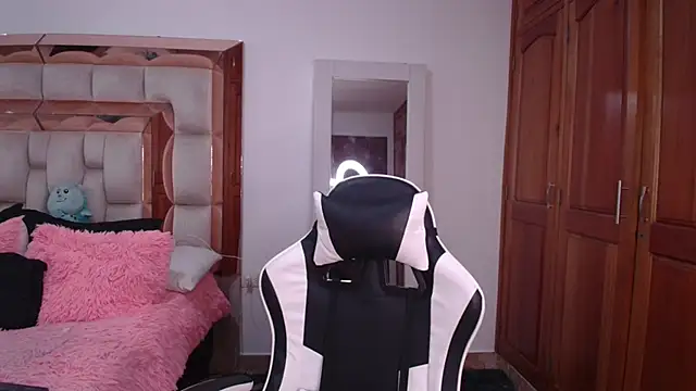 emilyaboott online show from April 11, 2026, 9:18 pm