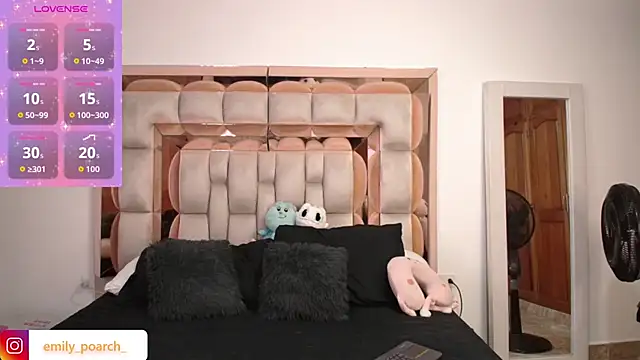 Snapshot of emilyaboott chatting on November 17, 2025, 12:25 am emilyaboott online show from November 17, 2025, 12:25 am