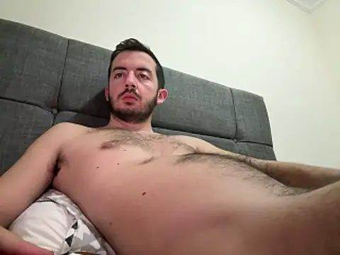 laynufff online show from April 19, 2026, 6:10 pm