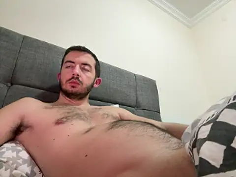 laynufff online show from April 18, 2026, 8:09 pm