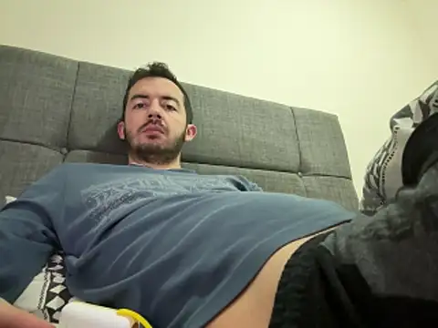 laynufff online show from April 18, 2026, 5:32 am