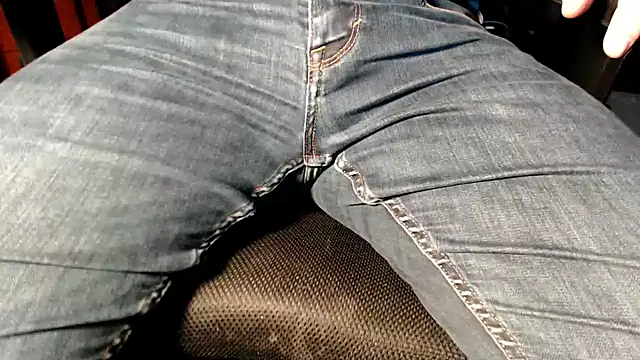 Snapshot of stratos009 chatting on December 26, 2024, 6:12 pm stratos009 online show from December 26, 2024, 6:12 pm