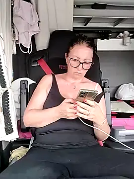 cuplubijoanna online show from April 18, 2026, 9:11 am