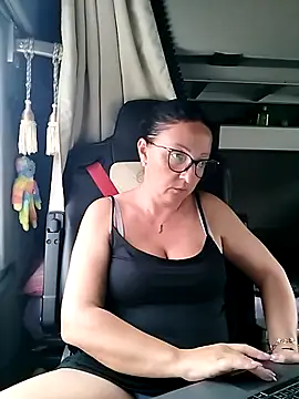 Snapshot of cuplubijoanna chatting on October 31, 2025, 4:14 pm cuplubijoanna online show from October 31, 2025, 4:14 pm