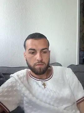 lucasb17 online show from April 18, 2026, 4:20 pm