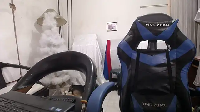 yohatinelly07 online show from November 27, 2025, 7:58 pm