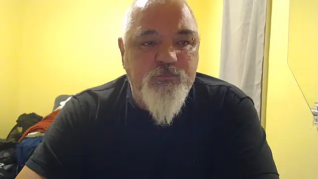 Snapshot of Newfiesausage1972 chatting on November 1, 2025, 11:20 pm Newfiesausage1972 online show from November 1, 2025, 11:20 pm