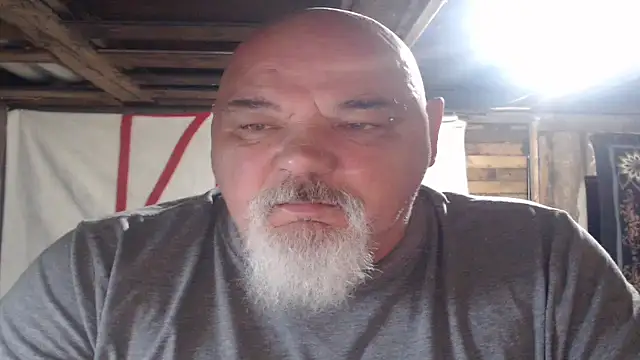 Newfiesausage1972 online show from April 18, 2026, 9:55 am