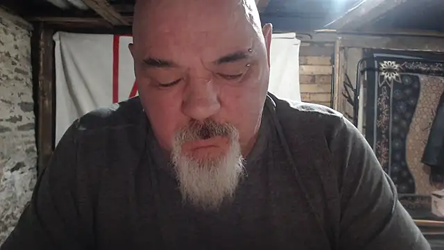 Newfiesausage1972 online show from January 11, 2026, 10:44 am