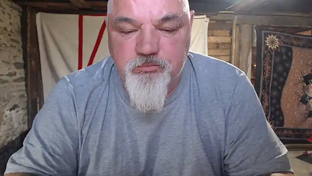 Newfiesausage1972 online show from May 10, 2026, 11:50 pm