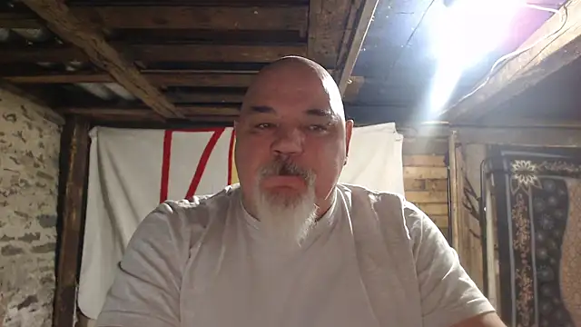 Newfiesausage1972 online show from January 13, 2026, 10:08 am