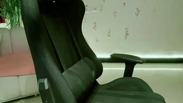 Gracefulgoddess online show from April 19, 2026, 1:23 pm