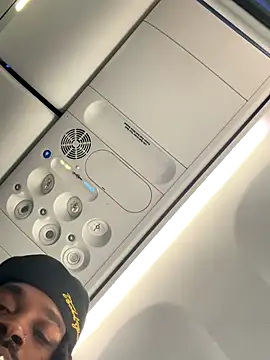 Snapshot of 1BeautyN1Beast chatting on October 26, 2025, 4:18 pm 1BeautyN1Beast online show from October 26, 2025, 4:18 pm