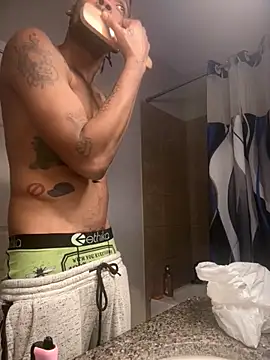 Snapshot of 1BeautyN1Beast chatting on December 5, 2025, 2:15 pm 1BeautyN1Beast online show from December 5, 2025, 2:15 pm