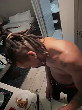 1BeautyN1Beast online show from February 4, 2026, 1:11 am