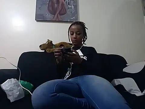 hoely grail01 online show from November 6, 2025, 6:12 pm