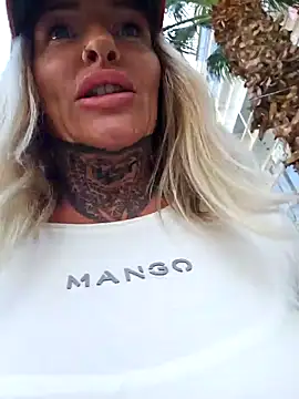 Snapshot of YourMommyBlair chatting on November 12, 2025, 11:03 am YourMommyBlair online show from November 12, 2025, 11:03 am