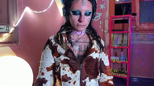 lady sontse  online show from November 7, 2025, 7:18 pm