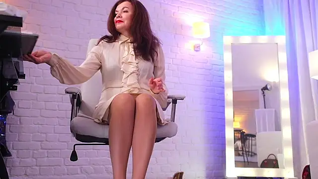 Snapshot of Nylon_Legs chatting on December 3, 2025, 9:47 pm Nylon Legs online show from December 3, 2025, 9:47 pm