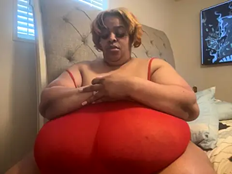 Snapshot of Missredboneo12 chatting on October 31, 2025, 3:41 pm Missredboneo12 online show from October 31, 2025, 3:41 pm