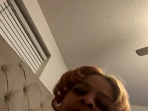 Snapshot of Missredboneo12 chatting on November 3, 2025, 4:39 am Missredboneo12 online show from November 3, 2025, 4:39 am