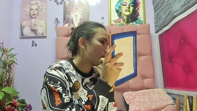 Yaumiko online show from November 14, 2025, 12:53 pm