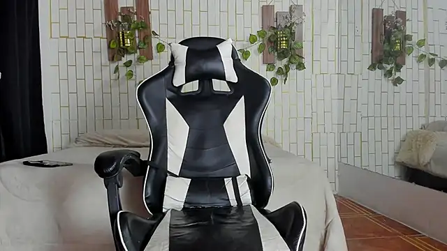 jacksson lawrence online show from November 27, 2025, 2:56 am