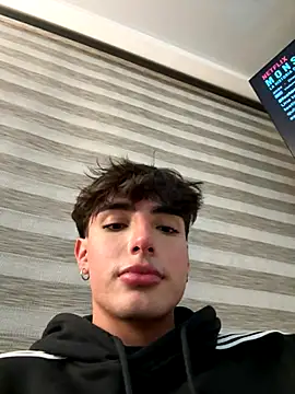 KittySkirtt1 online show from October 28, 2025, 2:12 am