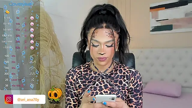 LOISE-XX online show from October 30, 2025, 8:01 am