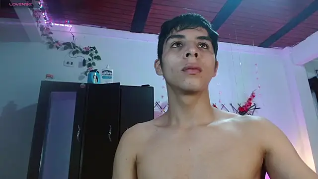 Snapshot of justin_alexxx chatting on December 13, 2024, 6:16 pm justin alexxx online show from December 13, 2024, 6:16 pm