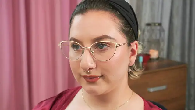 Ximenna Cruz online show from April 5, 2026, 9:10 pm