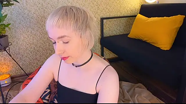 EmmyAmbros online show from March 3, 2025, 6:31 am