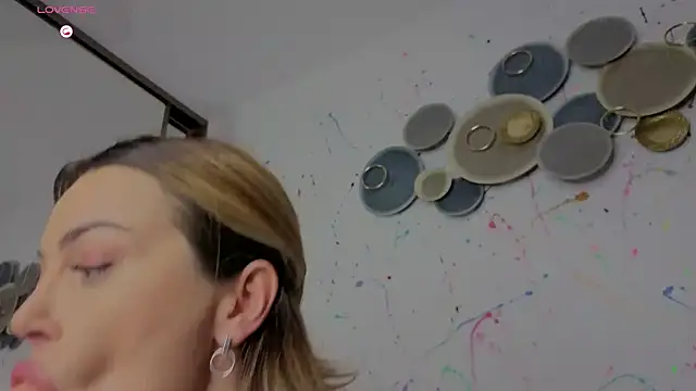 Snapshot of sonia_esd chatting on October 21, 2025, 1:54 pm sonia esd online show from October 21, 2025, 1:54 pm